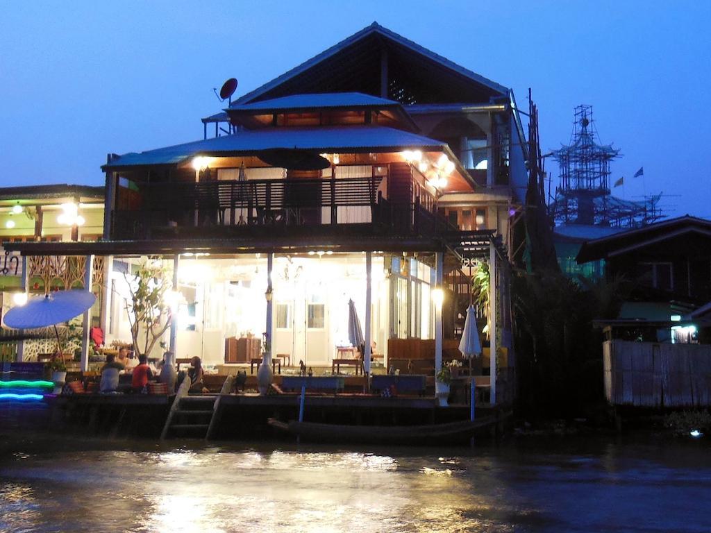 At Casa Guesthouse Amphawa Exterior photo
