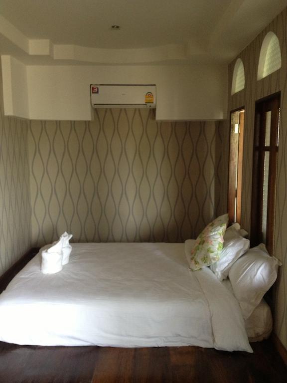 At Casa Guesthouse Amphawa Exterior photo