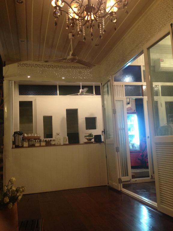 At Casa Guesthouse Amphawa Exterior photo