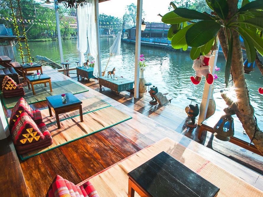 At Casa Guesthouse Amphawa Exterior photo