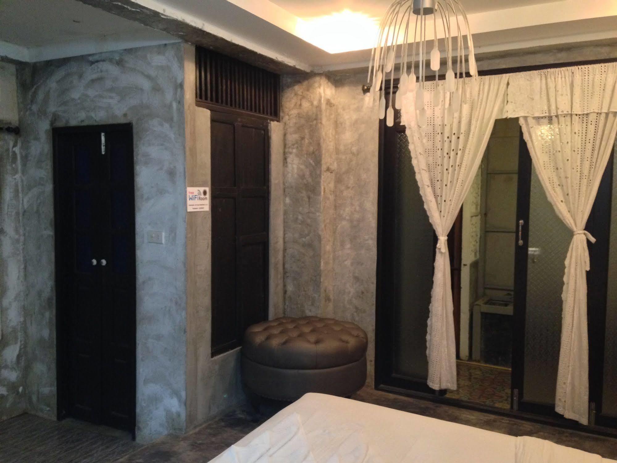 At Casa Guesthouse Amphawa Exterior photo