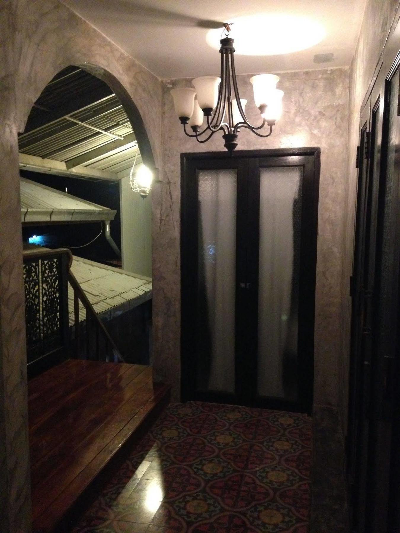 At Casa Guesthouse Amphawa Exterior photo