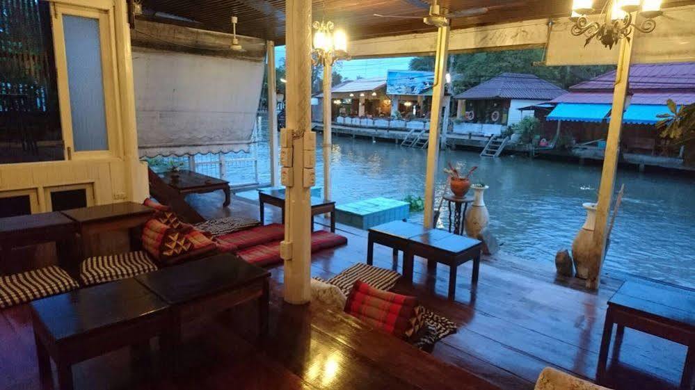 At Casa Guesthouse Amphawa Exterior photo